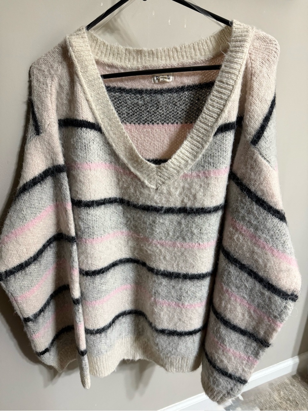 POL Oversized V-Neck Sweater in Cream, Pink & Gray